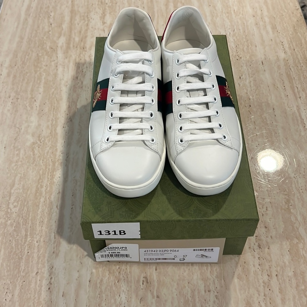 Gucci New Ace Bee Embroidered sneakers. Worn once. Like new. Women’s Size 37 (7)